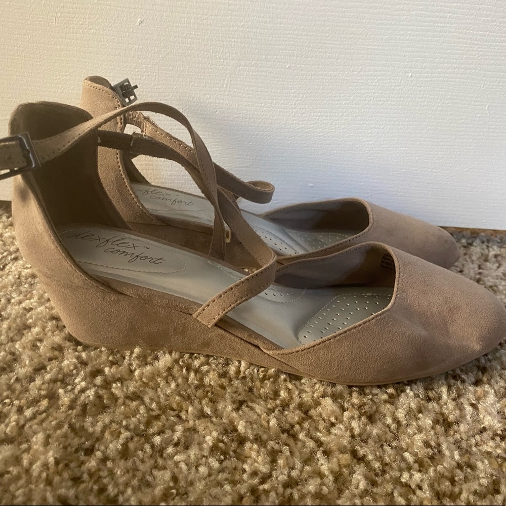 Very comfortably padded, low heel.